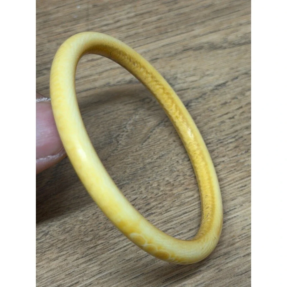 Off-White Bakelite Bangle Bracelet 1940's Vintage